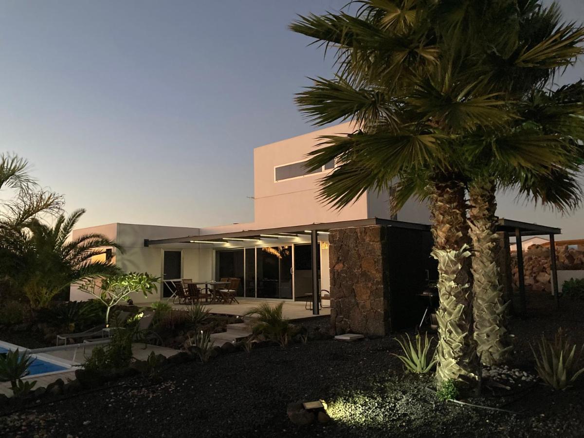Majanicho Rock - Villa With Heated Pool Lajares Exteriör bild